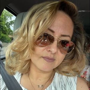 Meet your Posher, Christine